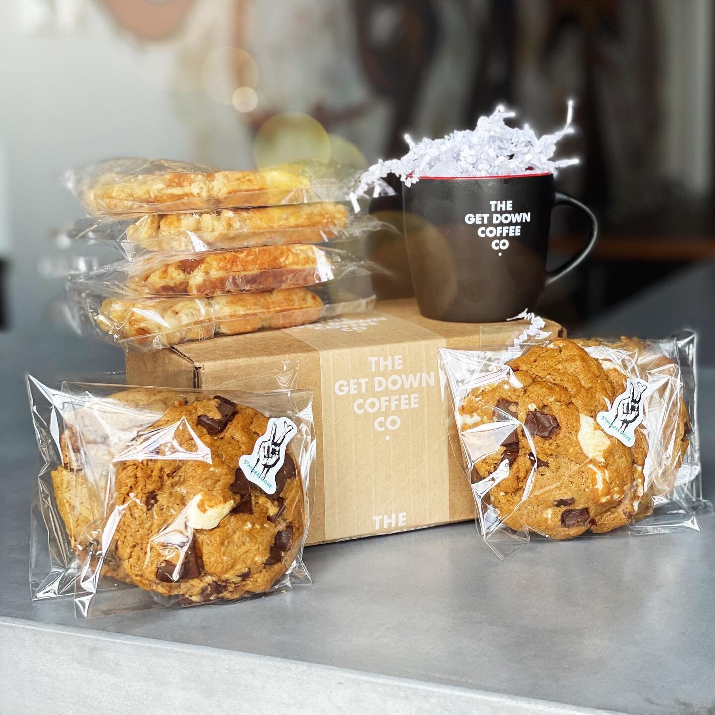 ☕️🤍GIVEAWAY🤍☕️
As #blackhistorymonth comes to a close, let&rsquo;s be sure to continue to #supprtblackbusiness 
We&rsquo;ve teamed up with @thegetdowncoffeeco to giveaway a heavenly combo of The Get Down Sampler Pack and our Gift Box of Delicious